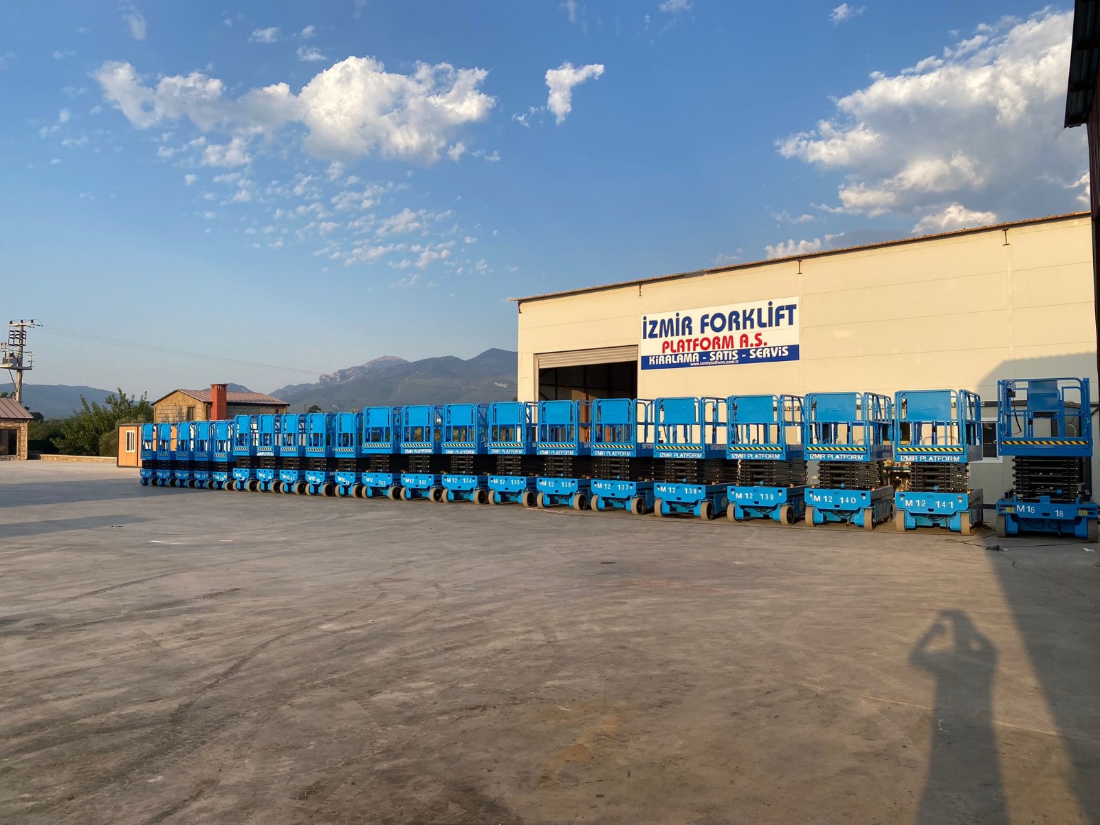 2023 MODEL SINOBOOM MARKA 45 ADET MAKASLI PLATFORM S�PAR���M�Z F�LOMUZA KATILMI�TIR.